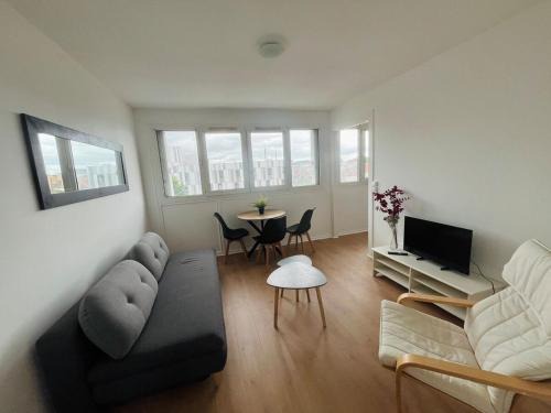 Cozy Flat,Free Parking, close to the Train Station