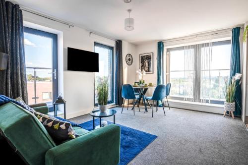 Cozy Flat near Heathrow - Balcony & Free Parking