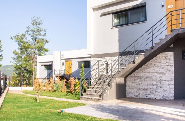 Cozy Flat w Garden 1 min to Beach in Milas