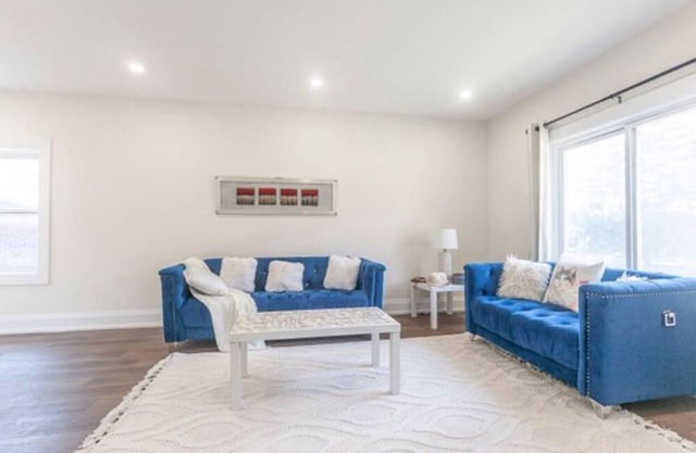 Cozy,Fully Renovated Independent House Near Lake-4 bedrooms/2 baths-free parking