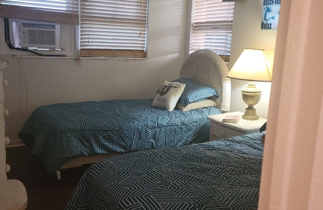 Cozy Garden Unit in Lucaya area is a 2 minute walk to the spectacular beach.