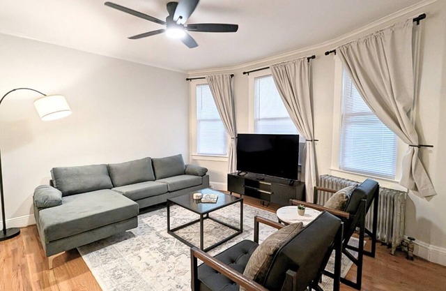 Cozy Gem 15Min to EWR, 8min > NYC Train + Parking