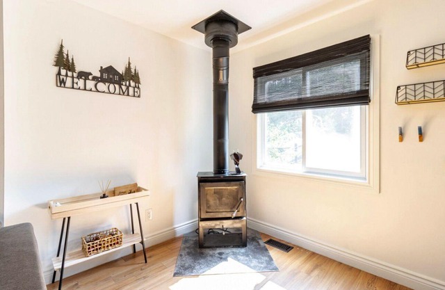 Cozy Getaway close to Arrowhead & downtown Huntsville. Pet-Friendly.