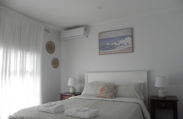 Cozy Getaway in Frankston. Just 5-minute walk to the beach!