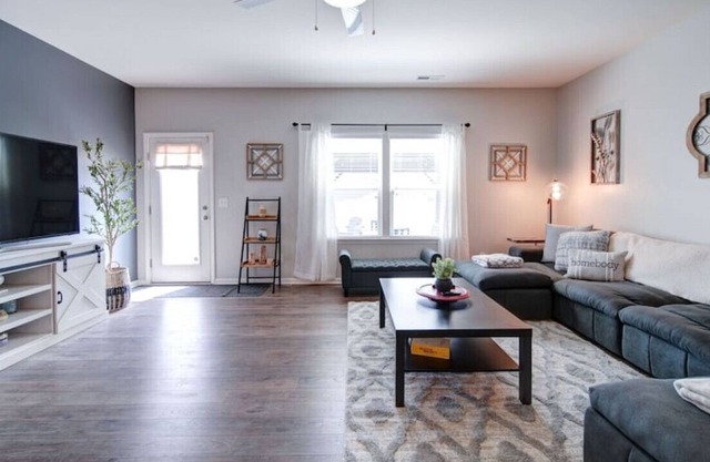 Cozy Getaway near fun filled Carowinds & shopping