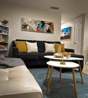 Cozy Getaway Pet Friendly 10 min Busch Gardens