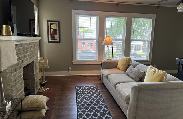 COZY GETAWAY THAT HAS FAMILY FUN COMFORTS