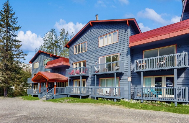 Cozy Girdwood Condo – Your Gateway to Alaska’s Natural Beauty