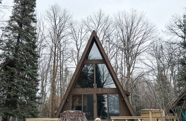 Cozy Gnome A-Frame on the Lake with Sauna