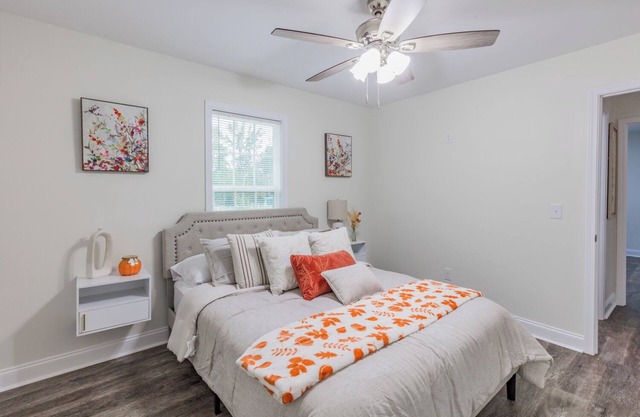 Cozy Gray House - Spacious , Safe & Perfect for Families.