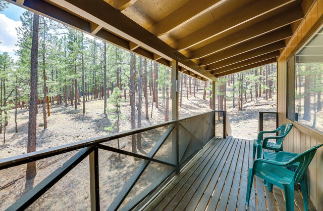 Cozy Greer Hideaway - Walk to the Colorado River!