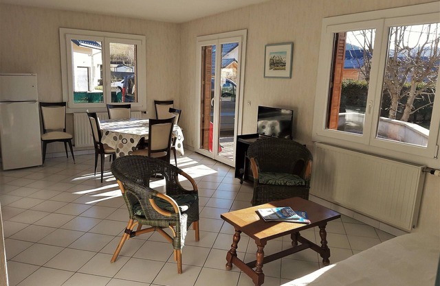 Cozy Ground Floor Apt in Autrans, 450m to Center & Ski Shuttle, Pets Allowed, 3* Rating