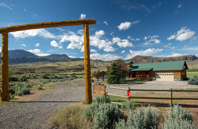 Wapiti Bear Den- Casa de huéspedes con vistas espectaculares en el camino a Yellowstone