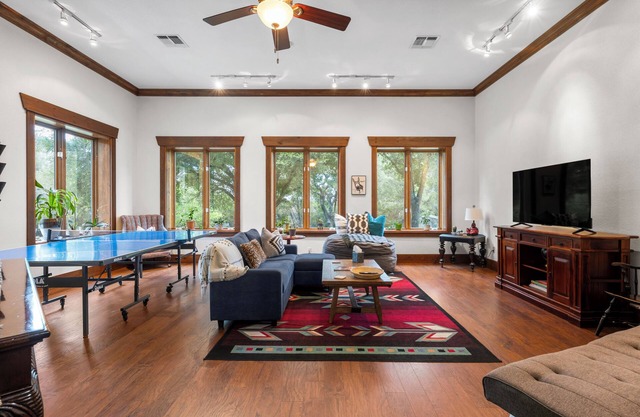 Cozy Guest House on Fitzhugh Rd in the Hill Country, 14 miles to downtown Austin