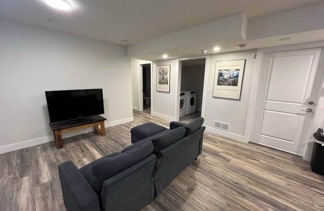 Cozy Guest suite in the heart of Maple Ridge (Pet Friendly!)