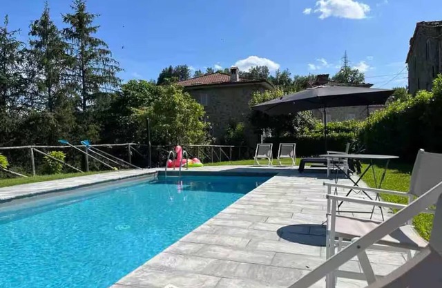 Cozy holiday house for 4 people with shared pool