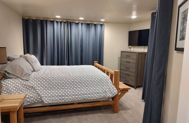Cozy Harborside Condo, Florence