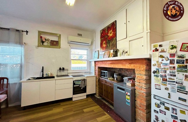 Cozy Harry Potter Home in Maryborough, Victoria, Central, Spacious, Magical Stay