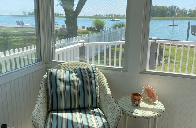Cozy Harsens Island Home