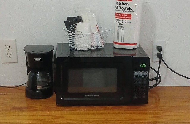 Cozy Hill Top Room 15 with WiFi, AC in lovely Mayo