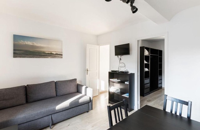 Cozy Holiday Home in Port en Bessin Huppain with Heating Facility