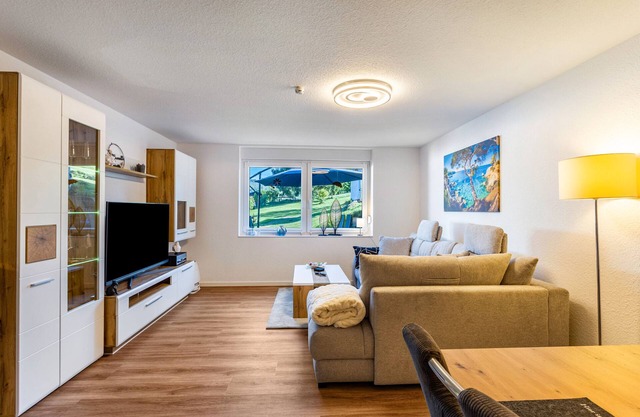Acogedor apartamento vacacional en Sauerland con vistas a Nordhelle, terraza y Wi-Fi