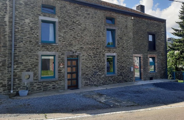 Acogedora casa de vacaciones en Vresse-sur-Semois con piscina privada