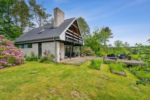 Cozy Holiday Home In Scenic Surroundings