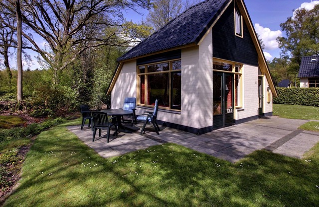 Atractiva casa de vacaciones con baño de burbujas, cerca de Zwolle