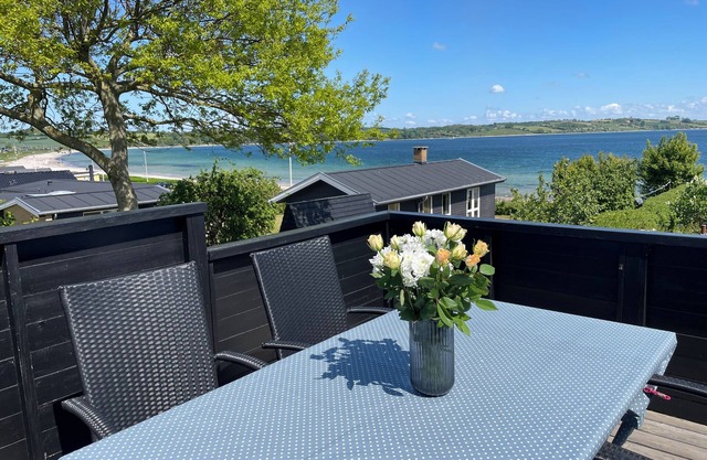 Cozy holiday house 100 m from the beach for 4 people