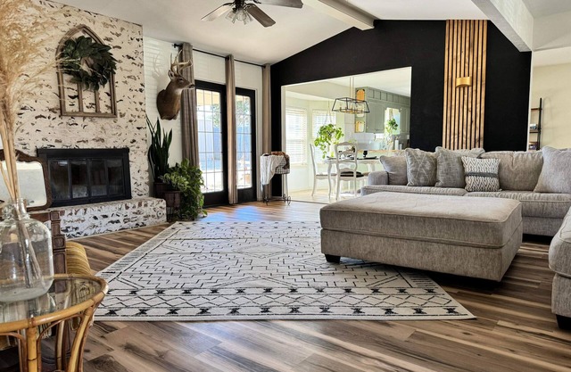 Cozy Home 1 Mile From Food/Shopping, Close to Kaw and Ponca Lake