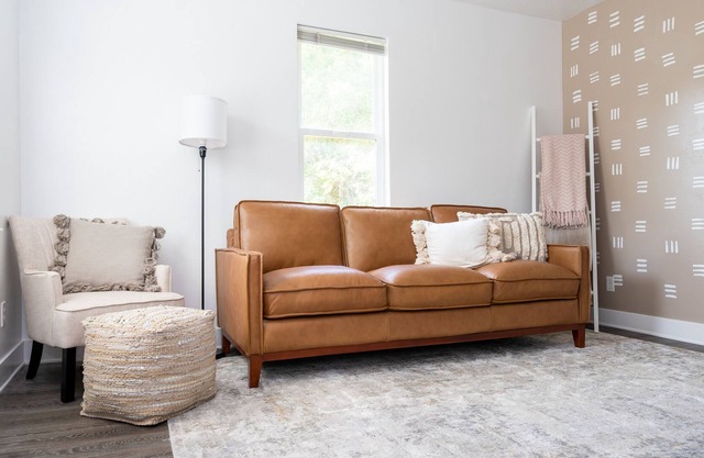 Cozy Home “10 mins from Logan!”