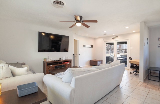 Cozy Home 4 Minutes from Fort Sill
