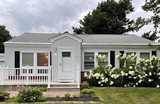 Cozy home close to Bowdoin's campus and downtown Brunswick!