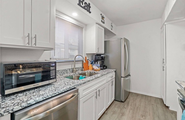 Cozy home close to Fort Bliss, Painted Dunes, US-54 & Loop 375 - Trans Mountain