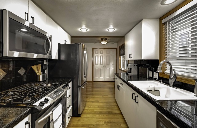 Cozy home close to Hawthorne-Division Districts