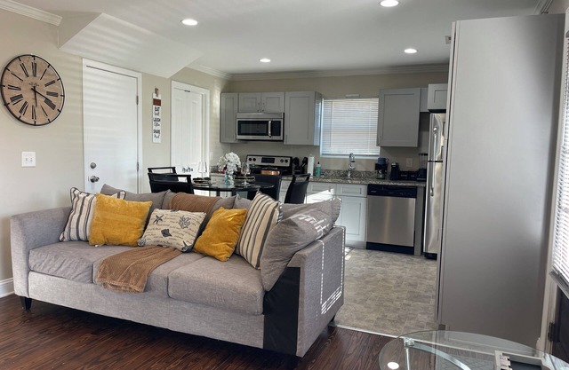 Cozy Home Downtown- easy access to Greystone Amphitheater, ATL Airport, 6 Flags+