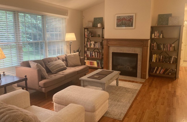 Cozy home ensconced in nature, close to Notre Dame and the best of the area.