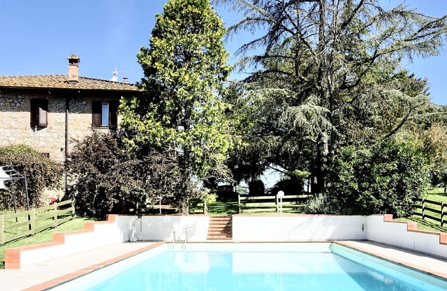 Cozy home for 4 people with heated pool 15 minutes from Siena