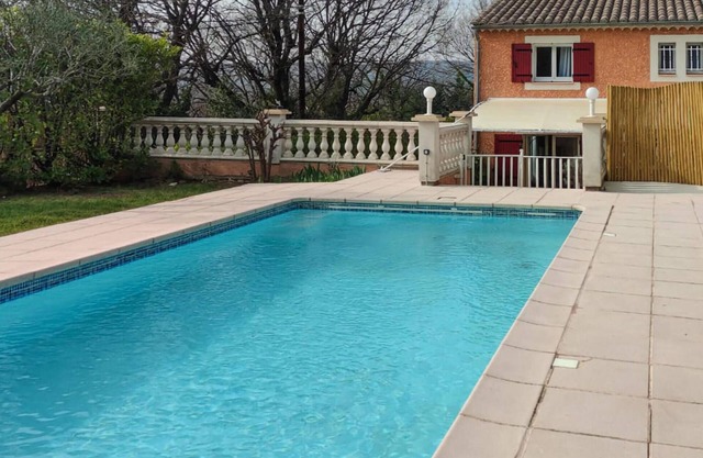 Acogedora casa en St-Quentin-la-Poterie