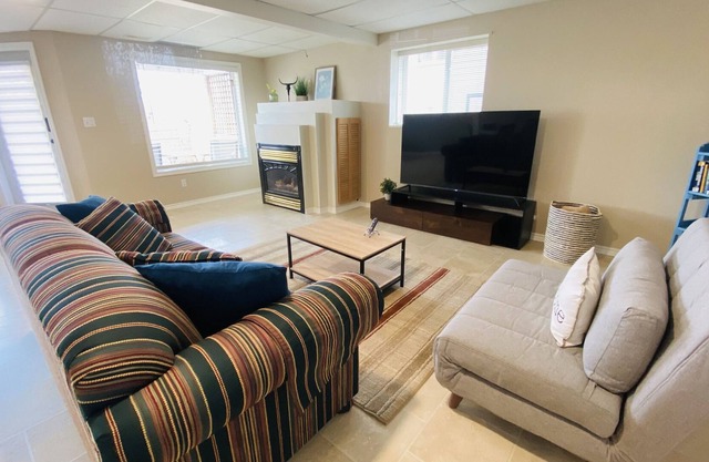 Cozy Home Getaway ★Kitchen ★Laundry ★Fireplace @ Middleton Mountain