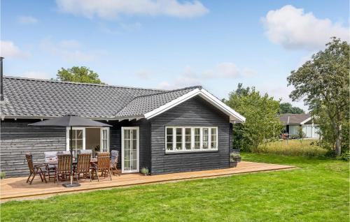 Cozy Home In Aakirkeby With Kitchen