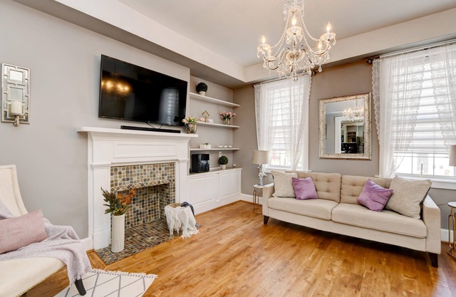 Cozy Home in Central Newport.