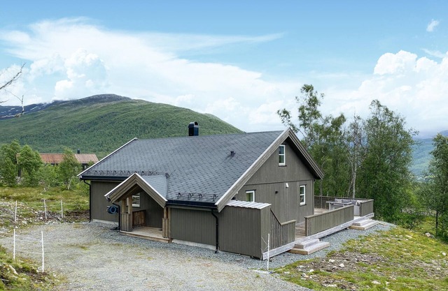 Cozy home in Hornindal with sauna