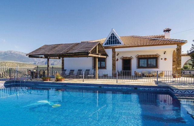 Bonita casa en Iznájar con cocina