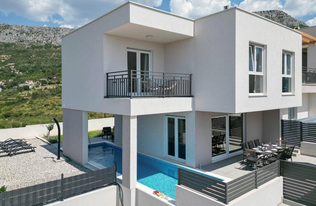 Acogedora casa de 3 dormitorios en Klis