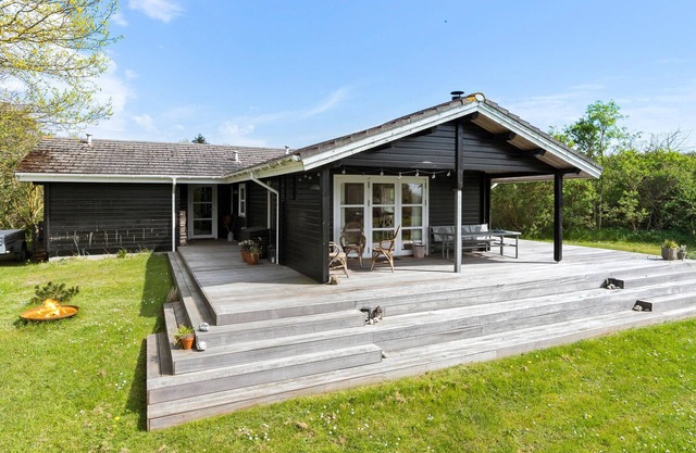 Acogedora casa en Knebel con sauna