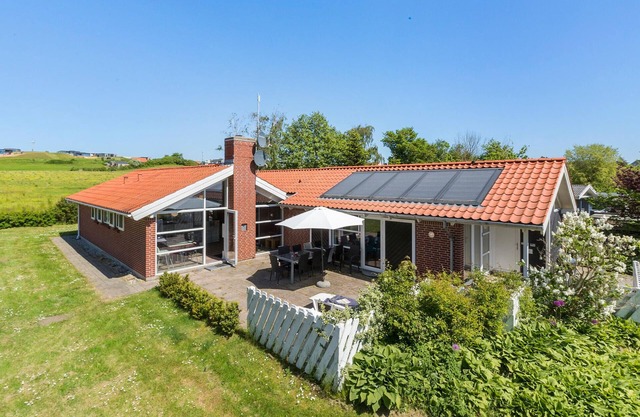 Acogedora casa en Knebel con sauna