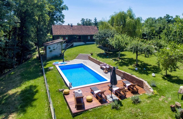 Acogedora casa en Kupljenovo