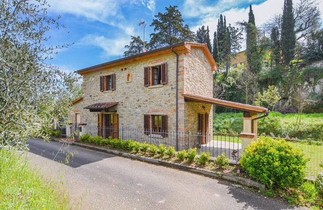 Acogedora casa en Monte San Savino con.